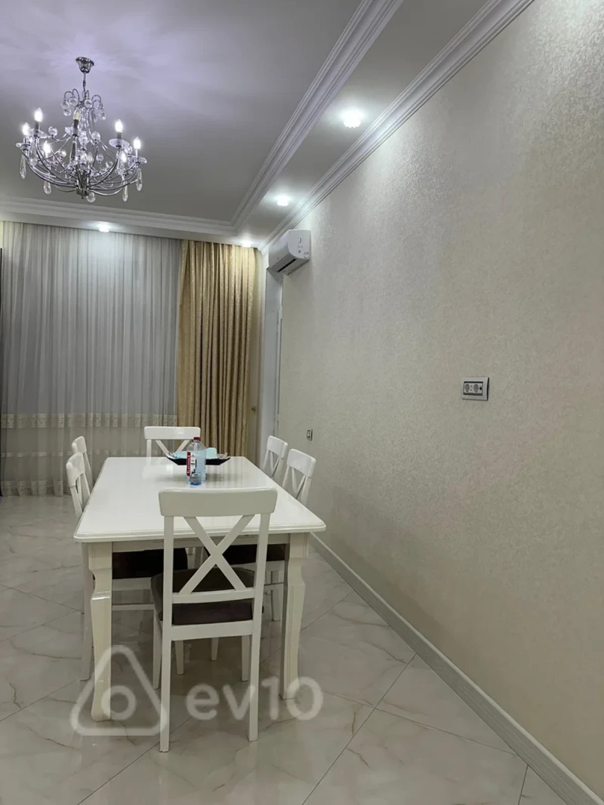 Kirayə verilir 3 otaqlı yeni tikili 152 m²