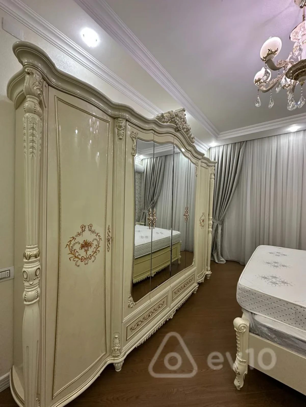 Kirayə verilir 3 otaqlı yeni tikili 152 m²