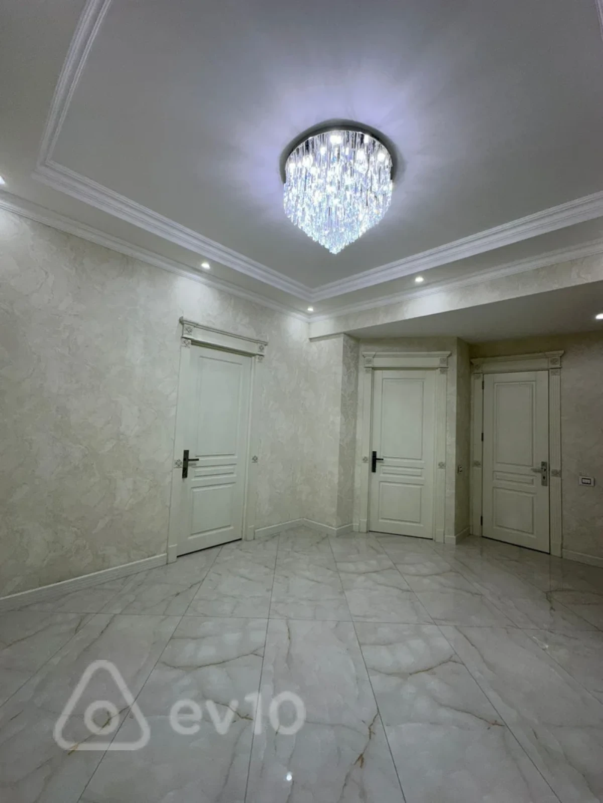 Kirayə verilir 3 otaqlı yeni tikili 152 m²