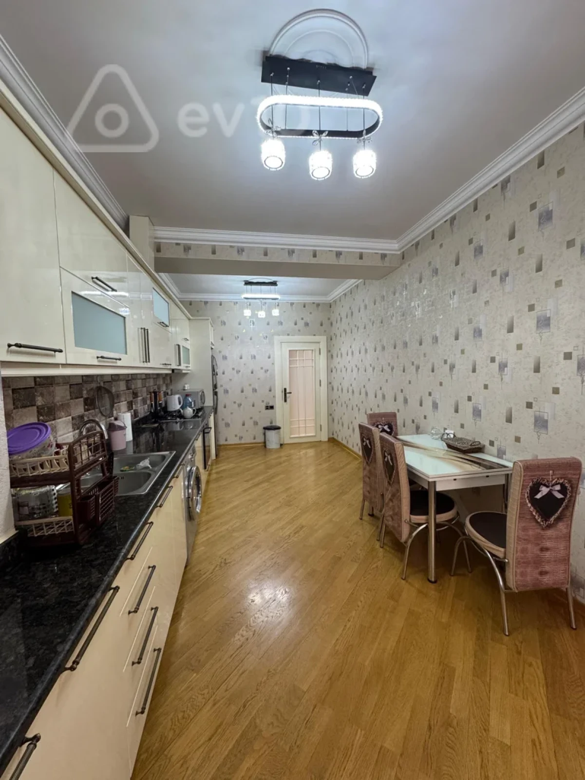 Kirayə verilir 2 otaqlı yeni tikili 100 m²