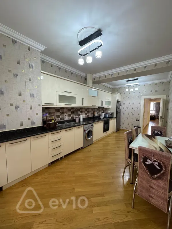 Kirayə verilir 2 otaqlı yeni tikili 100 m²