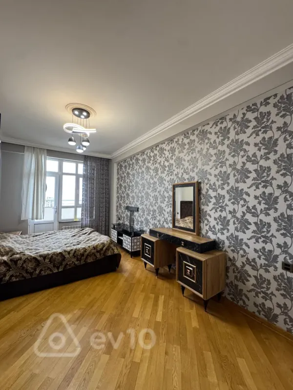 Kirayə verilir 2 otaqlı yeni tikili 100 m²