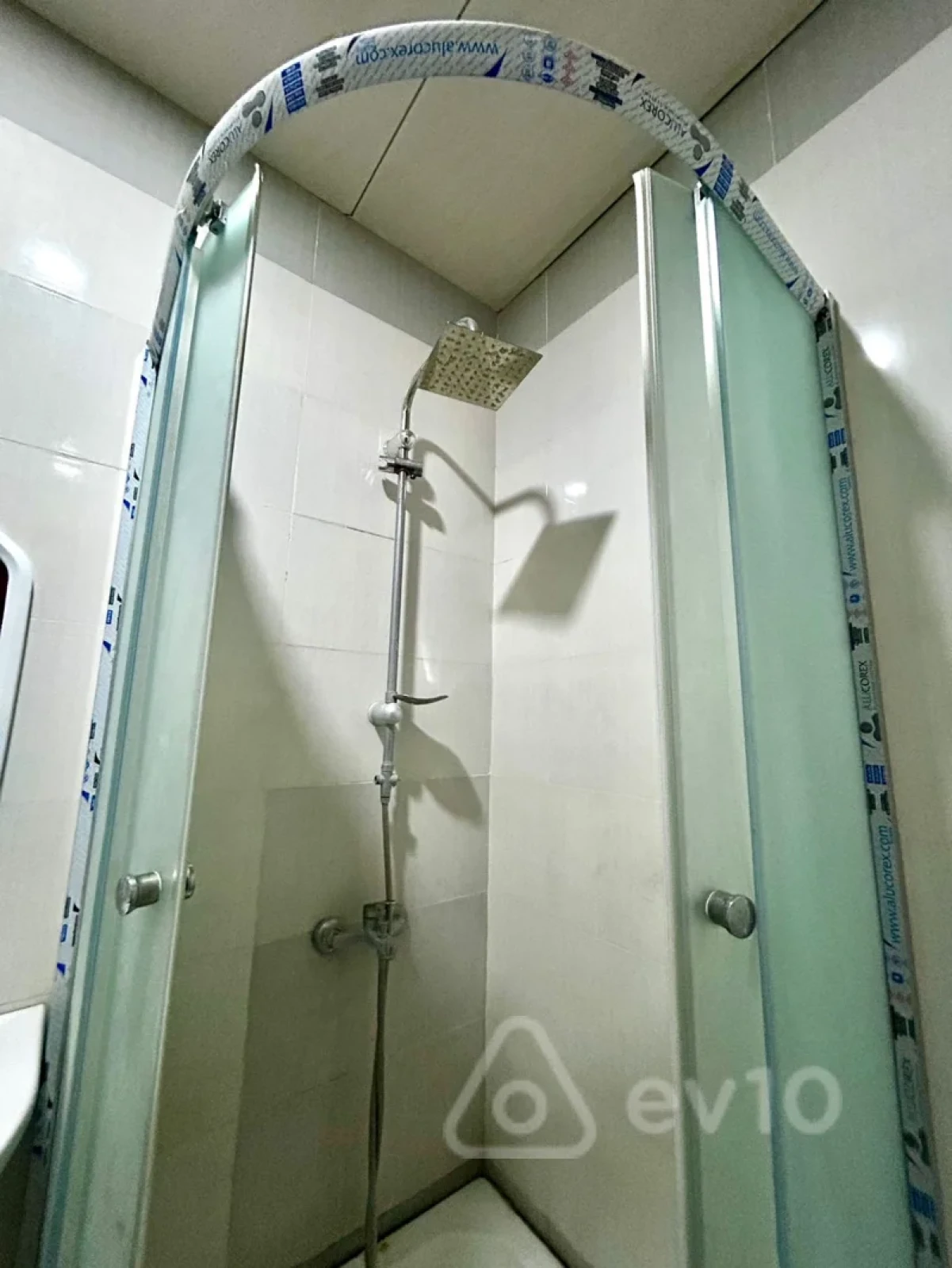 Satılır 2 otaqlı yeni tikili 60 m²