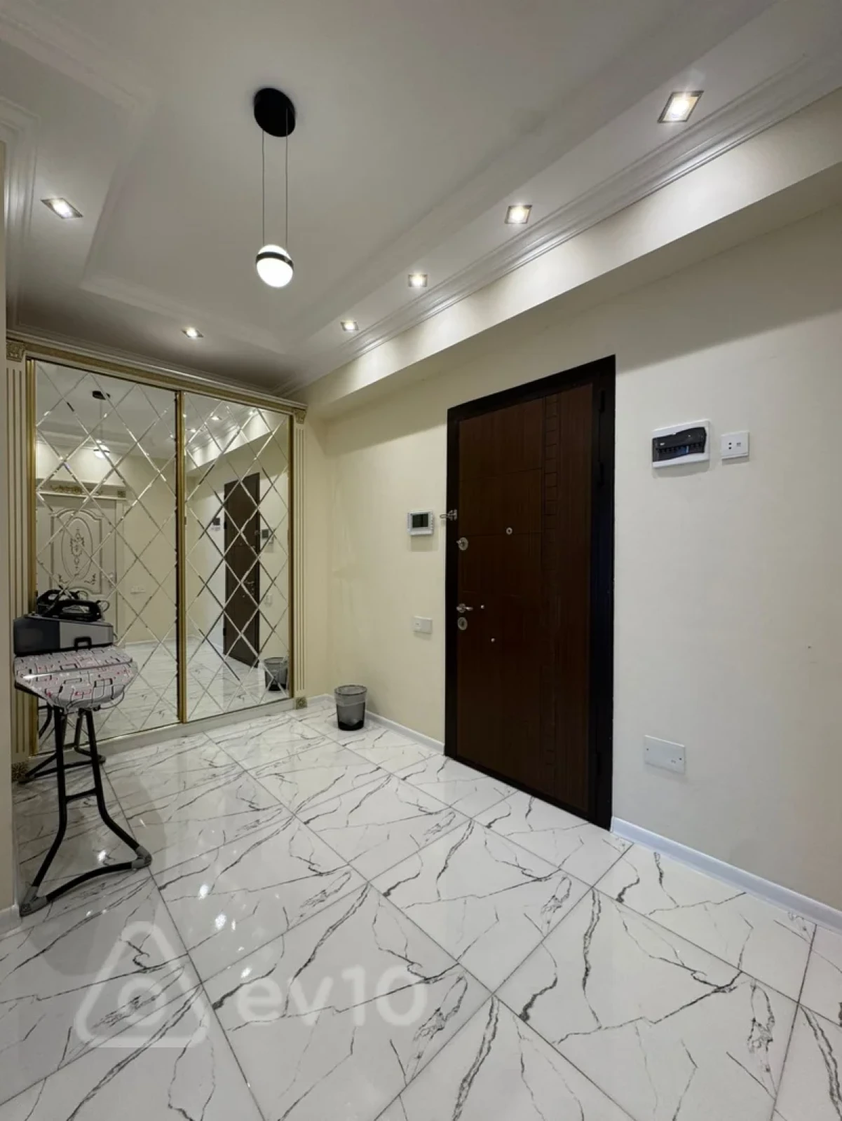 Kirayə verilir 2 otaqlı yeni tikili 60 m²