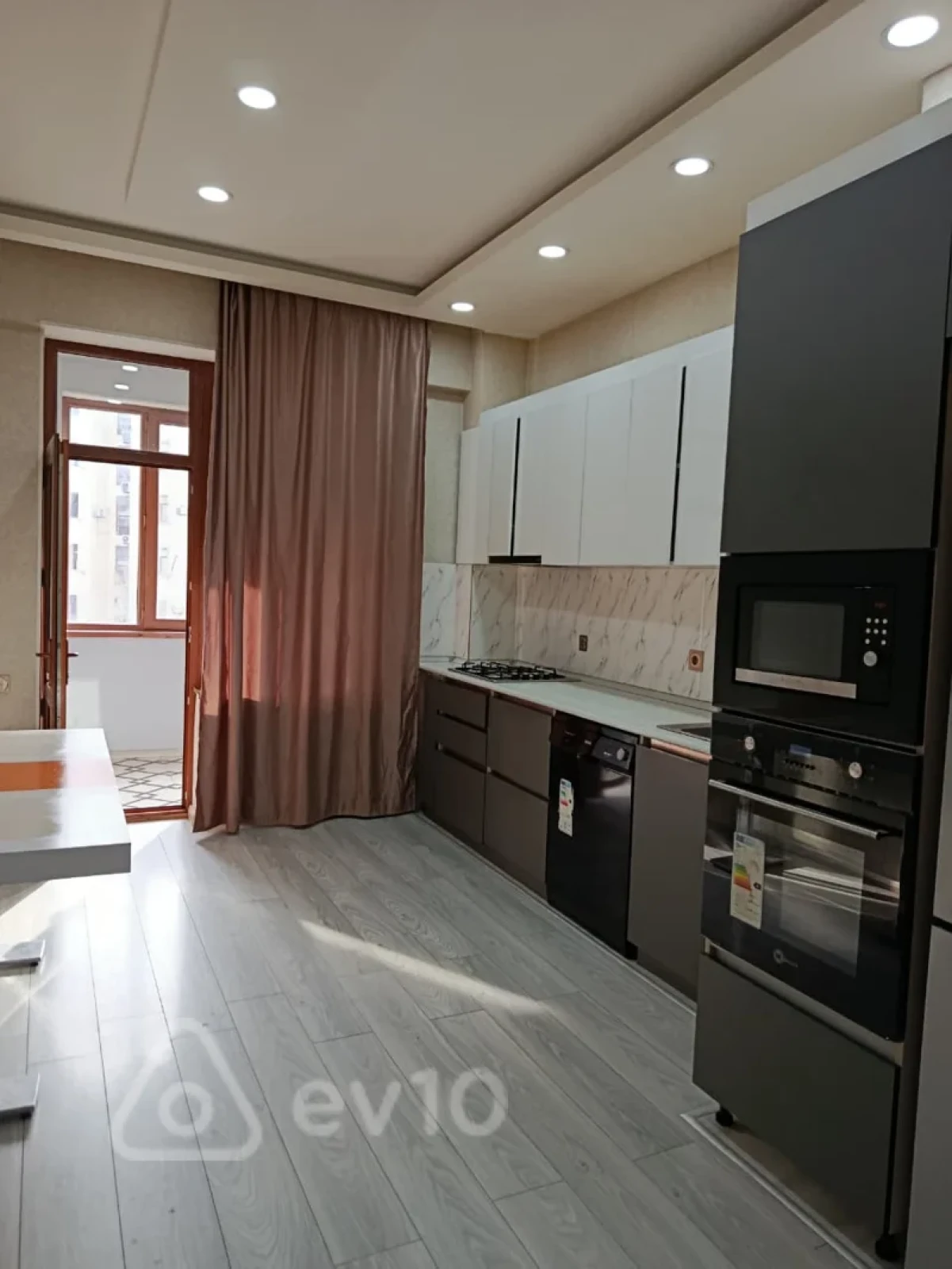 Kirayə verilir 3 otaqlı yeni tikili 110 m²