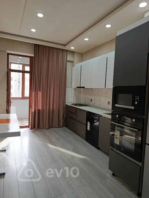 Kirayə verilir 3 otaqlı yeni tikili 110 m²