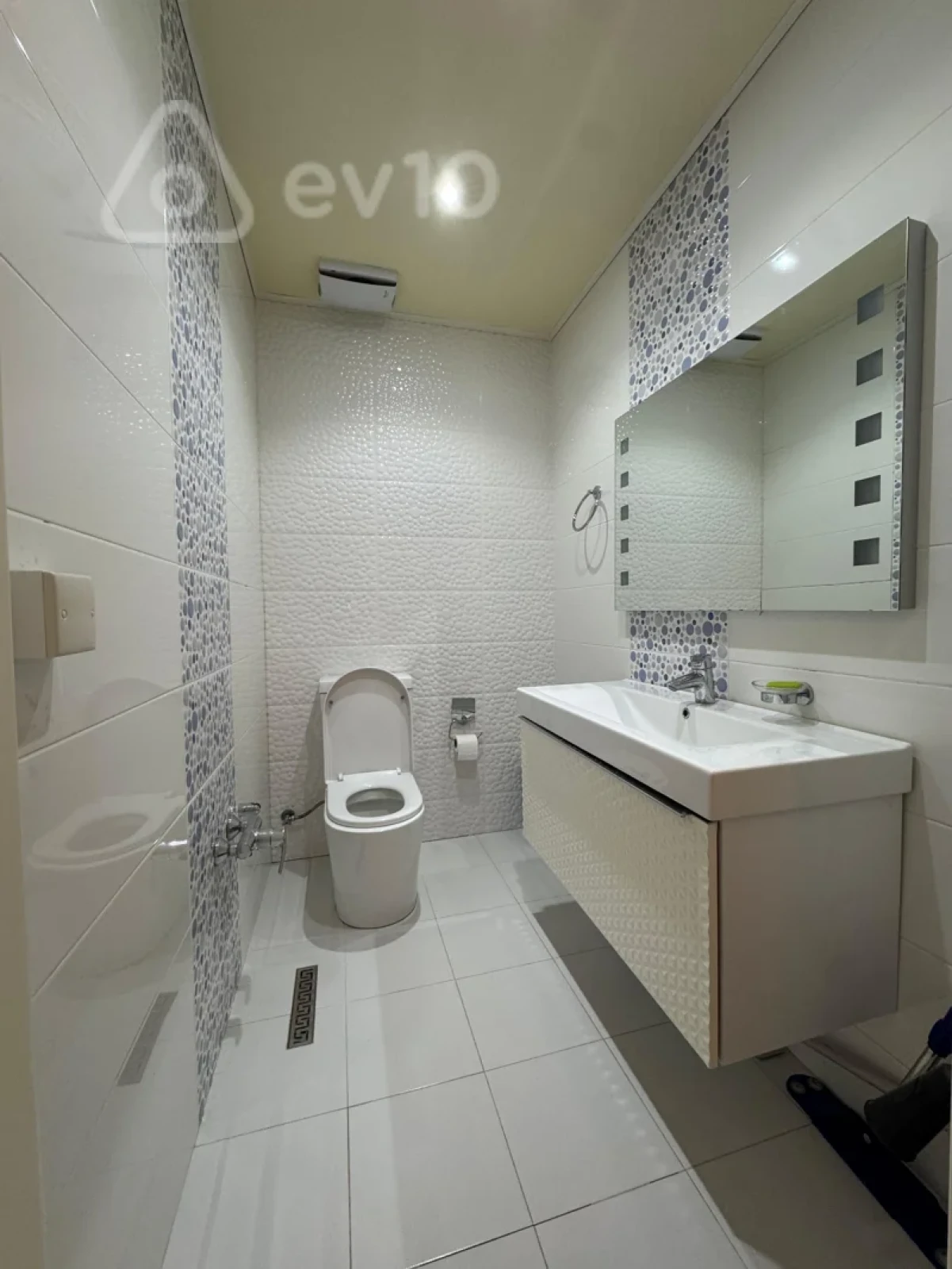 Satılır 2 otaqlı yeni tikili 90 m²