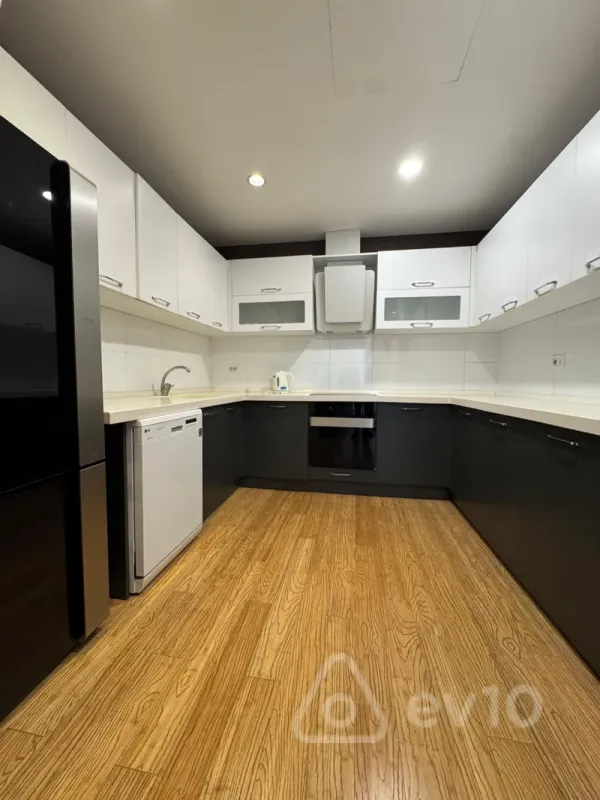 Satılır 2 otaqlı yeni tikili 90 m²