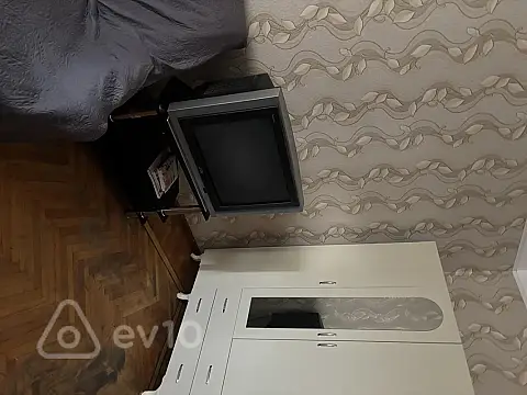 Kirayə verilir 2 otaqlı köhnə tikili 43 m²