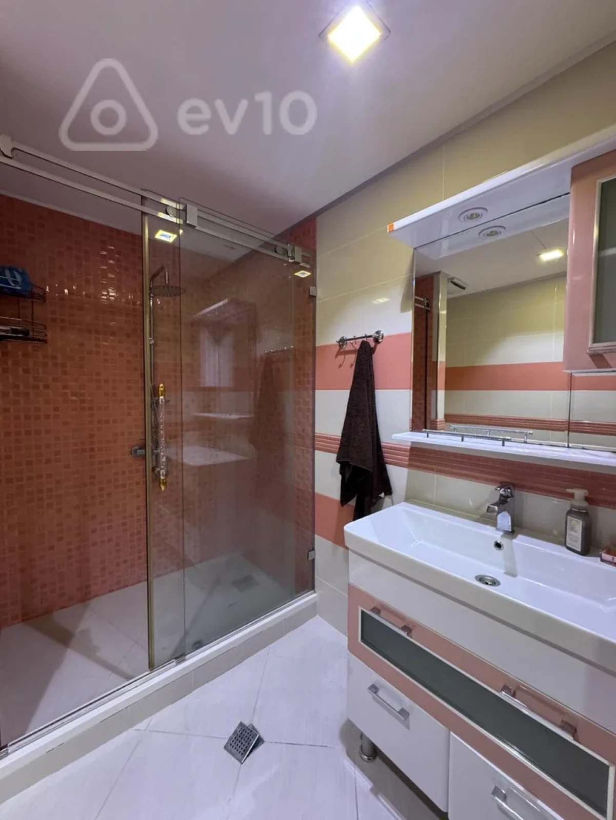 Kirayə verilir 5 otaqlı yeni tikili 320 m²