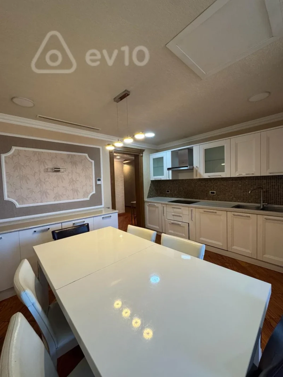 Kirayə verilir 5 otaqlı yeni tikili 320 m²