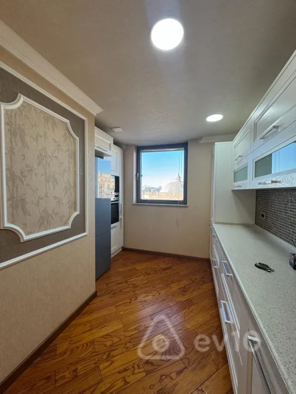 Kirayə verilir 5 otaqlı yeni tikili 320 m²