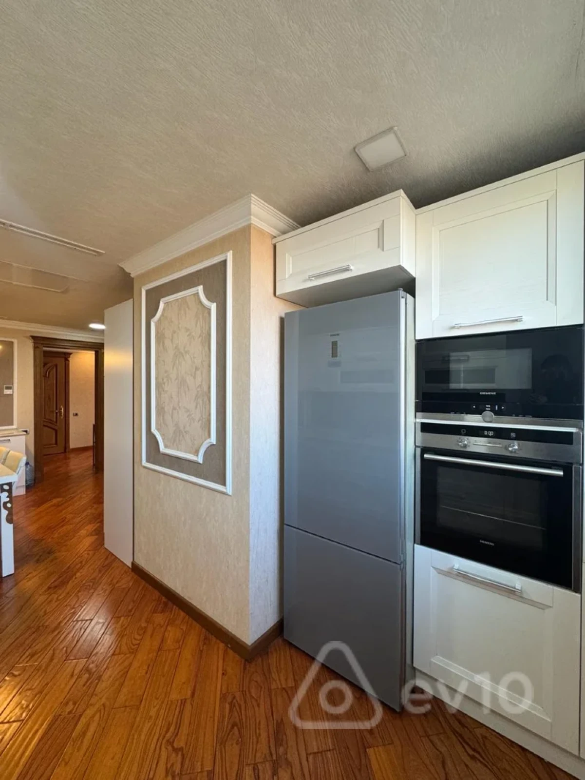 Kirayə verilir 5 otaqlı yeni tikili 320 m²