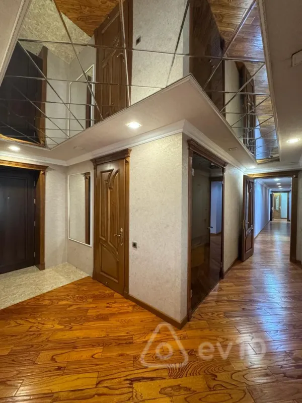 Kirayə verilir 5 otaqlı yeni tikili 320 m²