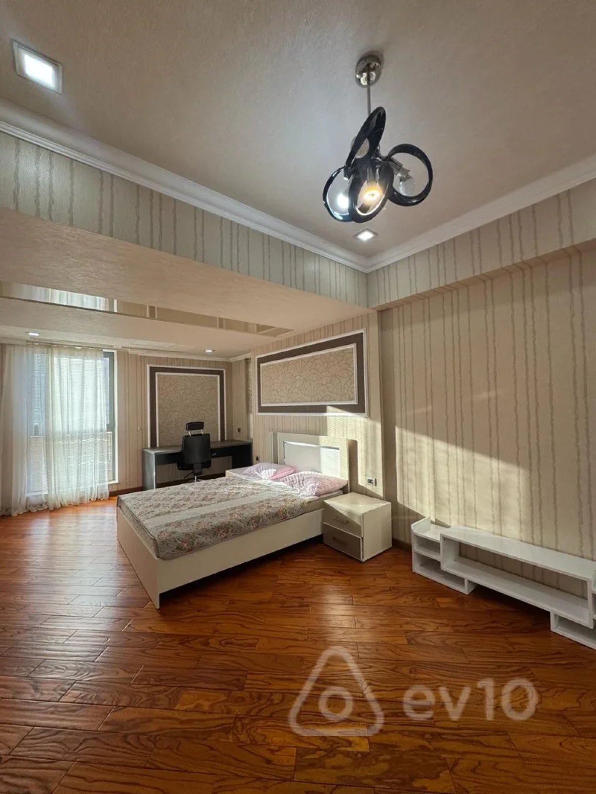 Kirayə verilir 5 otaqlı yeni tikili 320 m²