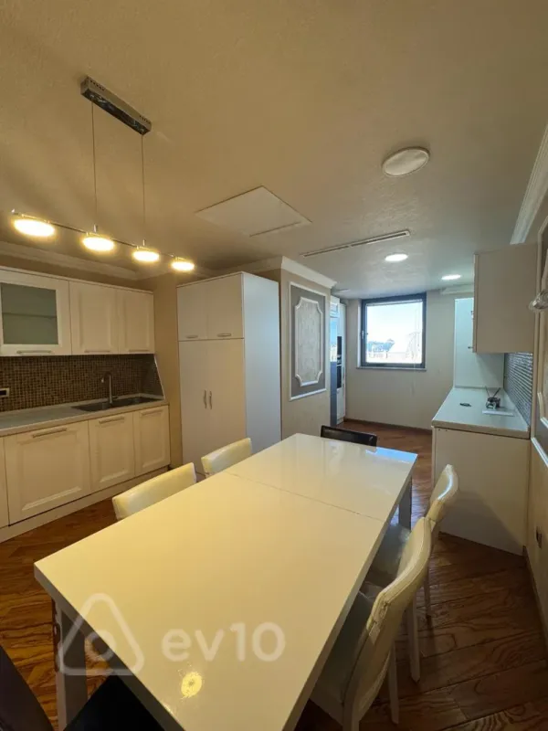 Kirayə verilir 5 otaqlı yeni tikili 320 m²