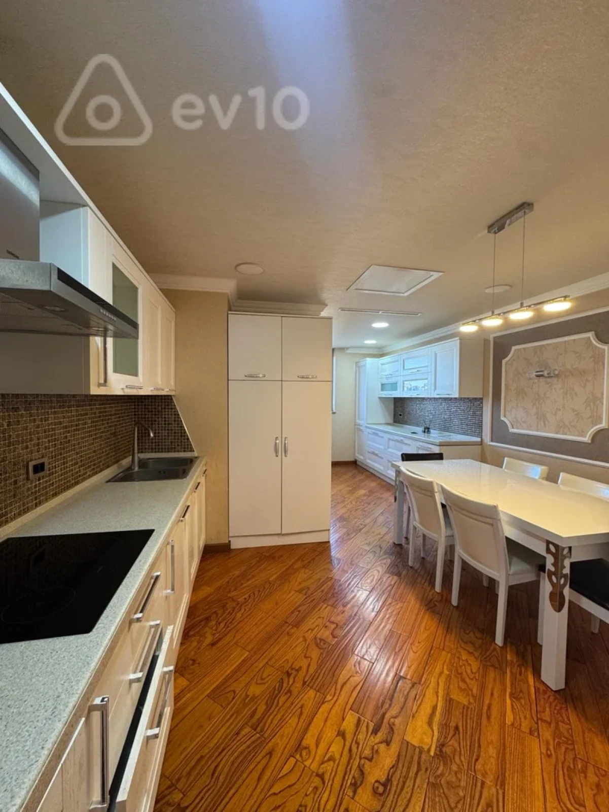 Kirayə verilir 5 otaqlı yeni tikili 320 m²