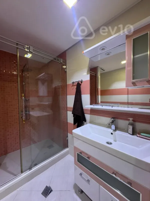 Kirayə verilir 5 otaqlı yeni tikili 320 m²