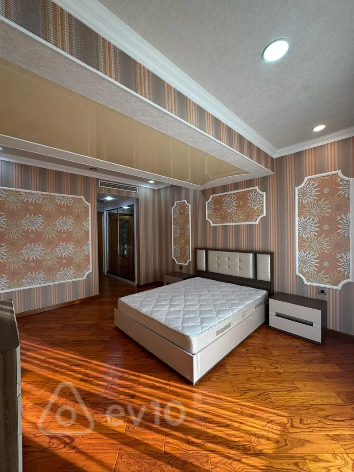 Kirayə verilir 5 otaqlı yeni tikili 320 m²