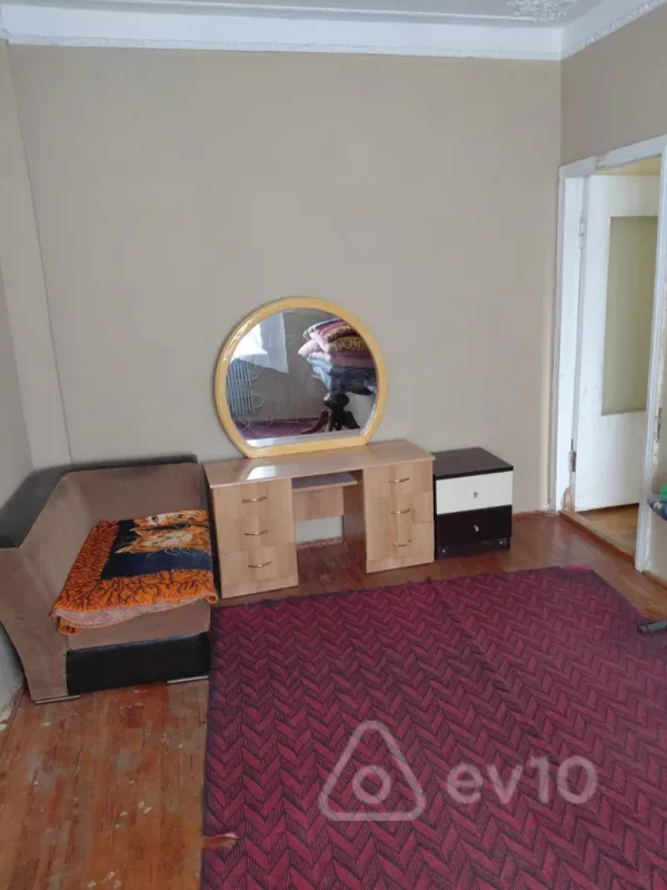 Kirayə verilir 3 otaqlı köhnə tikili 80 m²