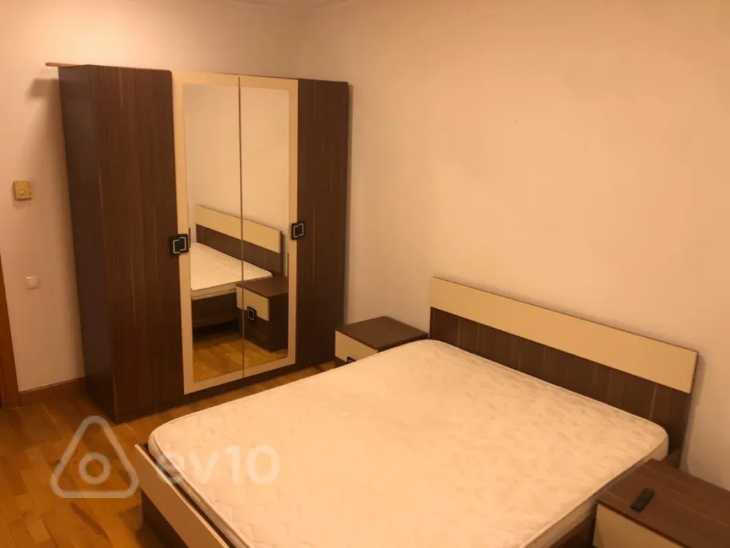 Kirayə verilir 4 otaqlı yeni tikili 220 m²