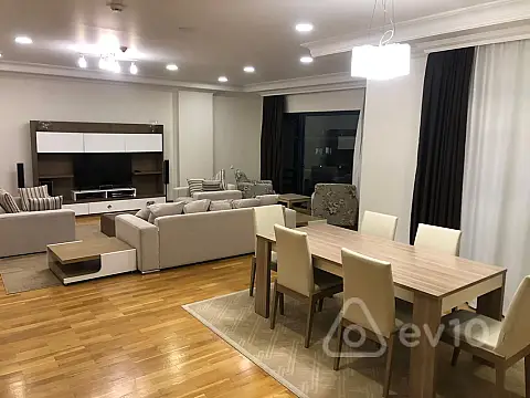 Kirayə verilir 4 otaqlı yeni tikili 220 m² — Bakı, Nəsimi 4 otaq 220.00 m²