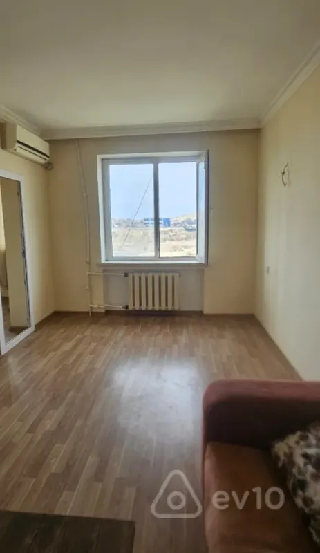 Satılır 2 otaqlı köhnə tikili 45 m²