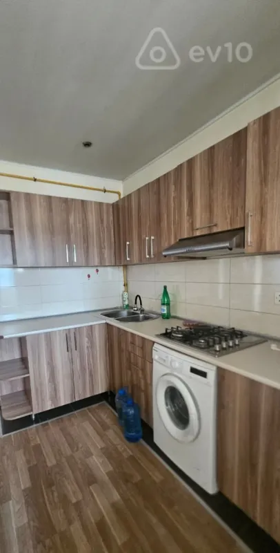 Satılır 2 otaqlı köhnə tikili 45 m²