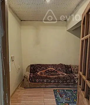 Kirayə verilir 2 otaqlı köhnə tikili 67 m²