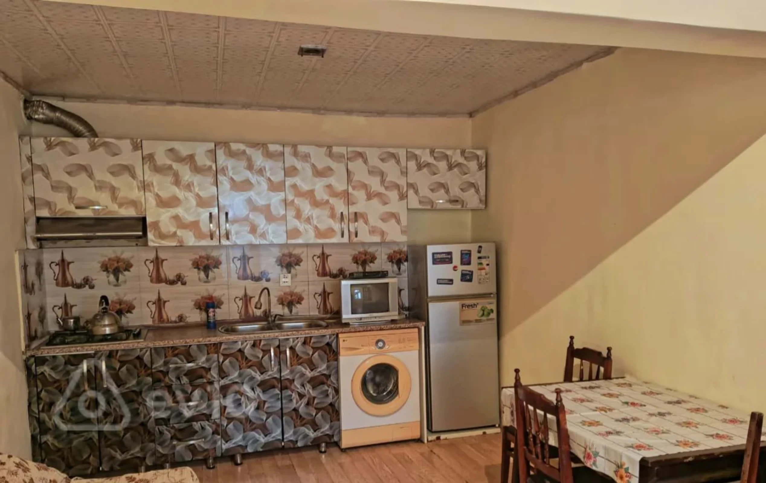 Kirayə verilir 2 otaqlı köhnə tikili 67 m²