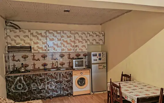 Kirayə verilir 2 otaqlı köhnə tikili 67 m²