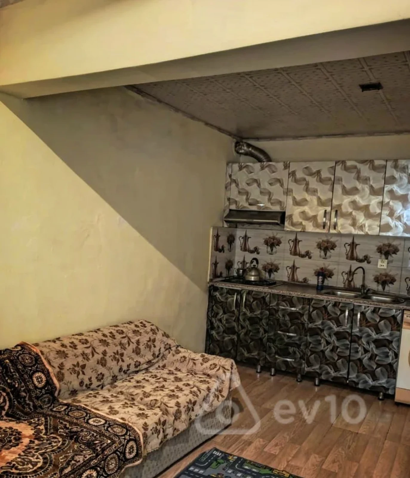 Kirayə verilir 2 otaqlı köhnə tikili 67 m²