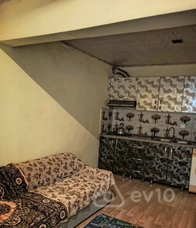 Kirayə verilir 2 otaqlı köhnə tikili 67 m²