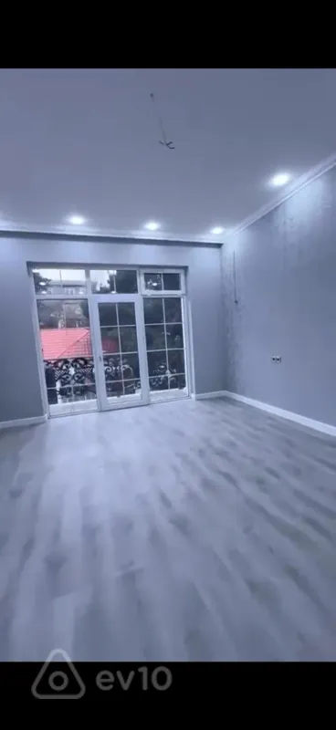 Satılır 5 otaqlı həyət evi 350 m²