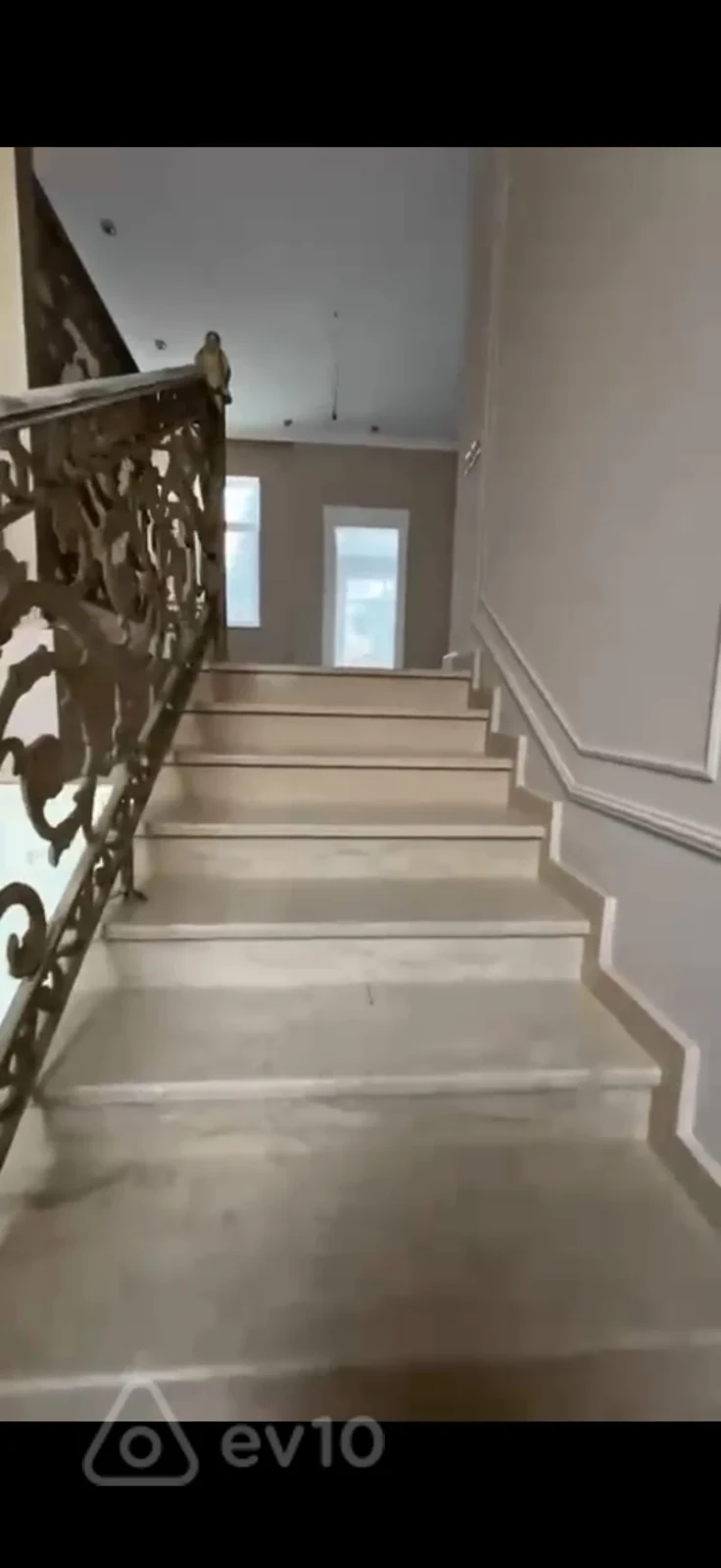 Satılır 5 otaqlı həyət evi 350 m²