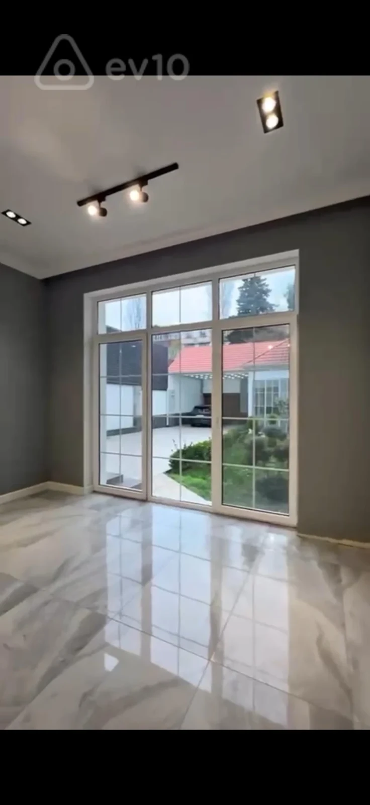 Satılır 5 otaqlı həyət evi 350 m²