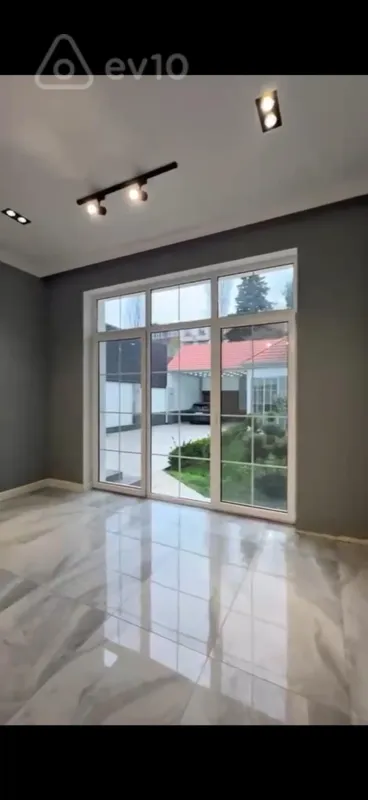 Satılır 5 otaqlı həyət evi 350 m²
