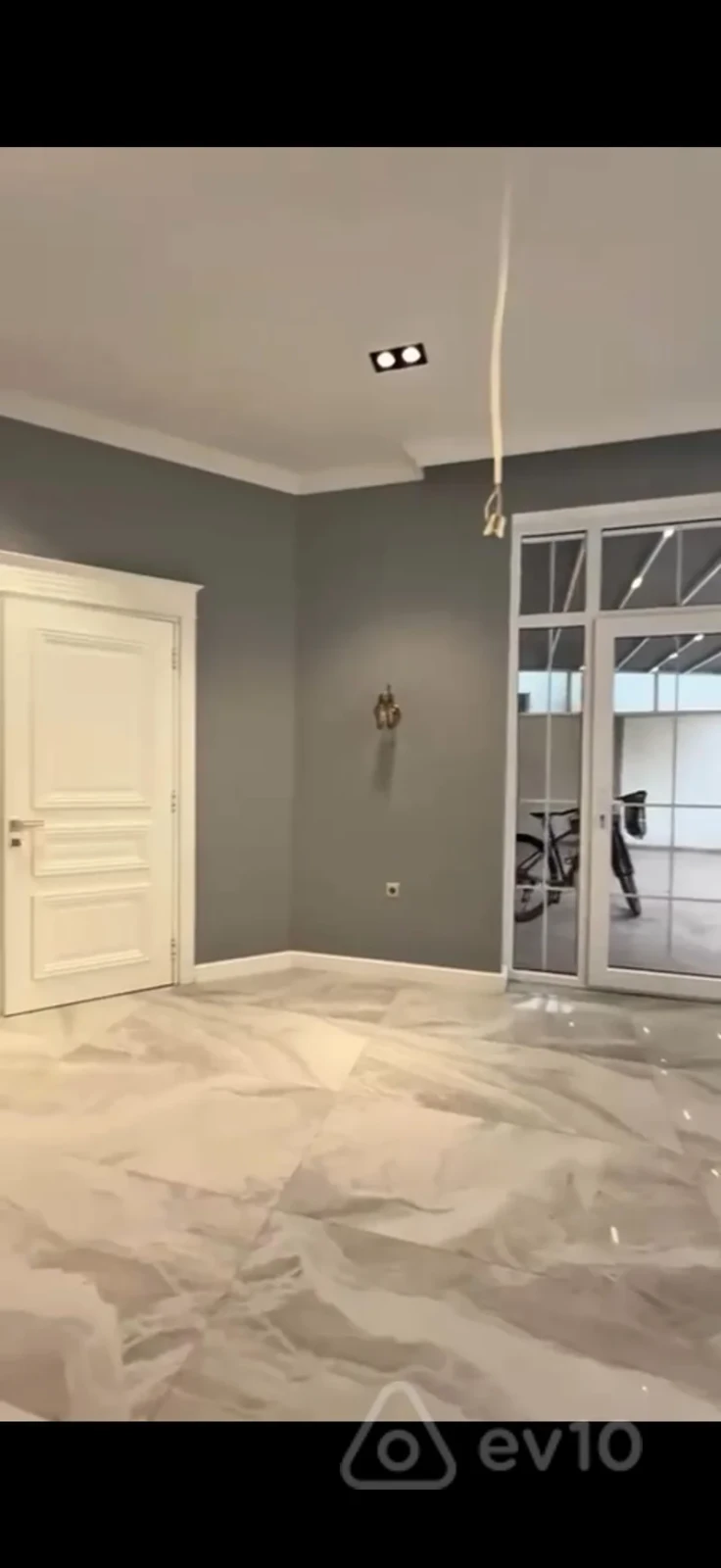 Satılır 5 otaqlı həyət evi 350 m²