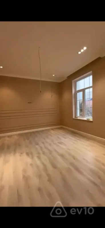Satılır 5 otaqlı həyət evi 350 m²
