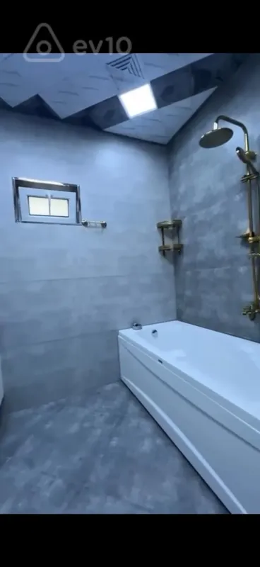 Satılır 5 otaqlı həyət evi 350 m²