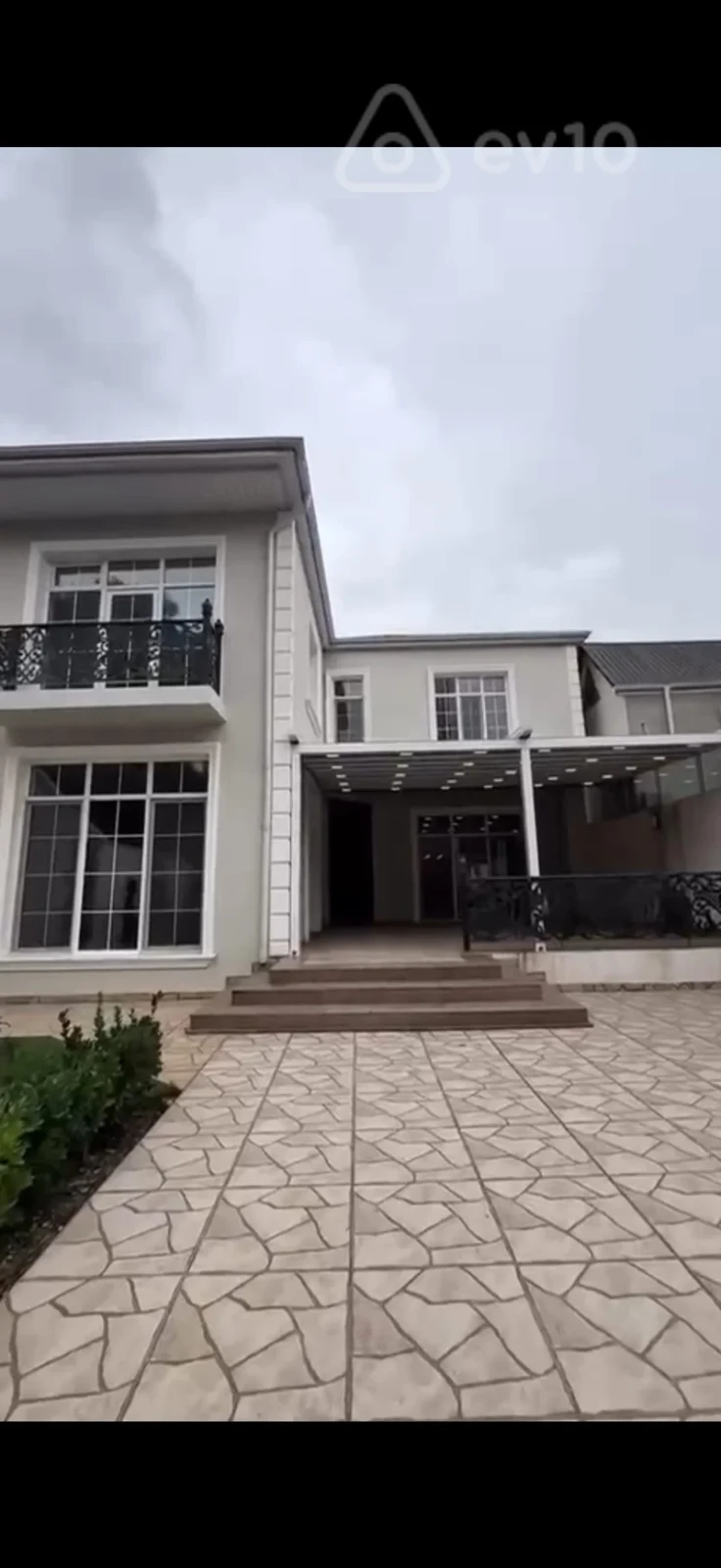 Satılır 5 otaqlı həyət evi 350 m²