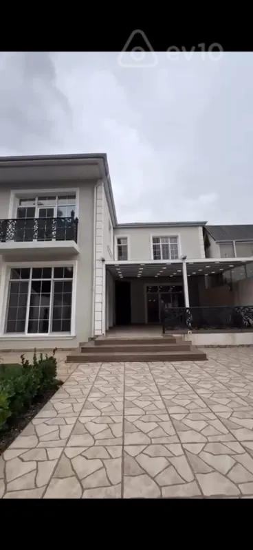 Satılır 5 otaqlı həyət evi 350 m²
