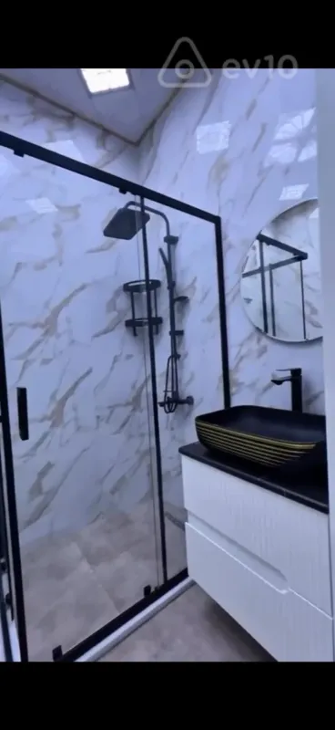 Satılır 5 otaqlı həyət evi 350 m²