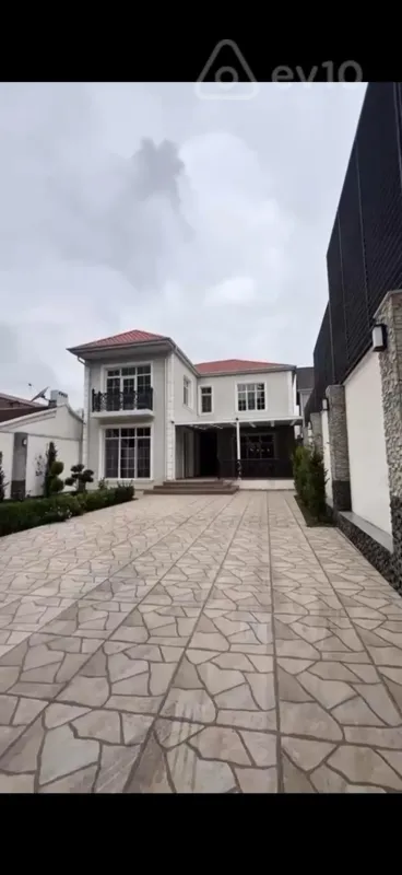 Satılır 5 otaqlı həyət evi 350 m²