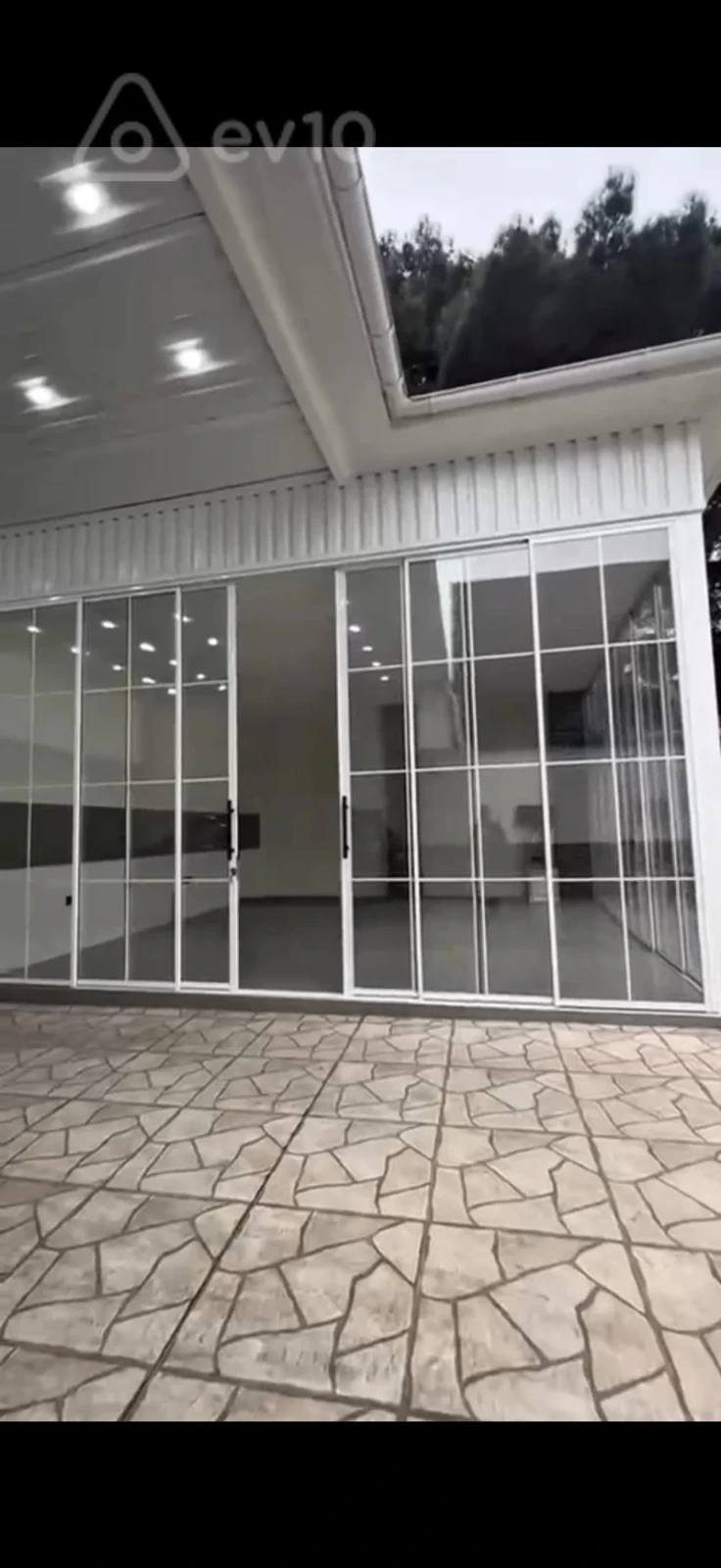 Satılır 5 otaqlı həyət evi 350 m²