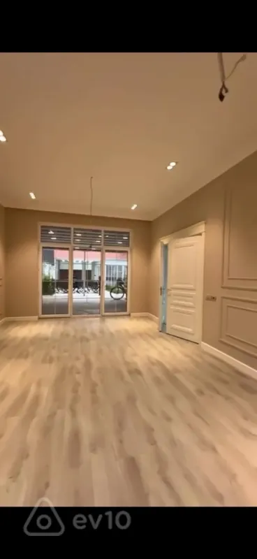 Satılır 5 otaqlı həyət evi 350 m²