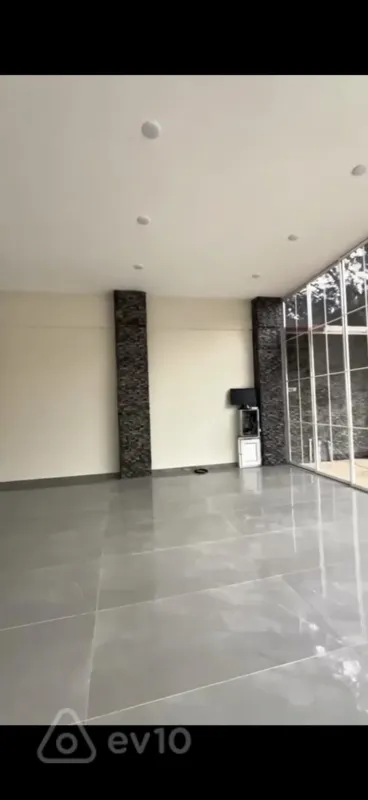 Satılır 5 otaqlı həyət evi 350 m²
