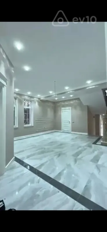 Satılır 5 otaqlı həyət evi 350 m²