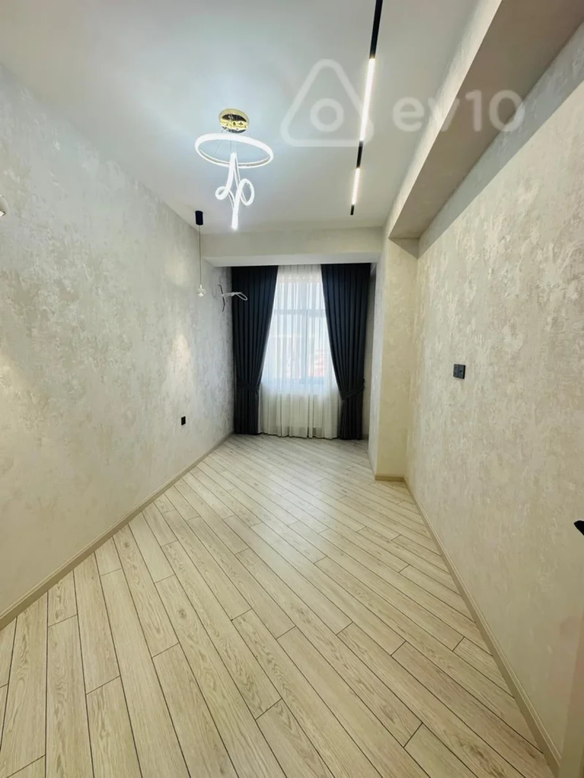 Satılır 2 otaqlı yeni tikili 77 m²