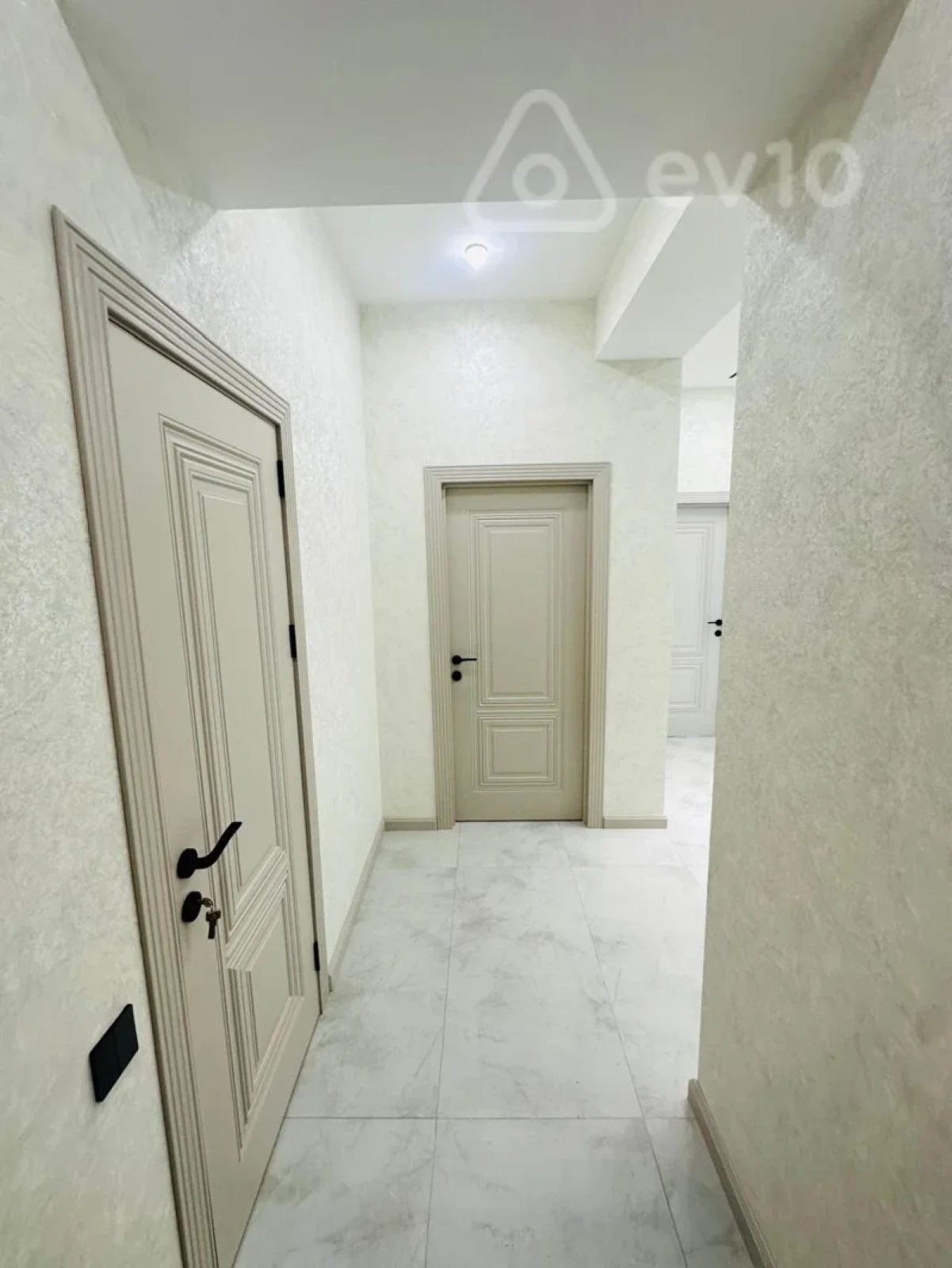 Satılır 2 otaqlı yeni tikili 77 m²